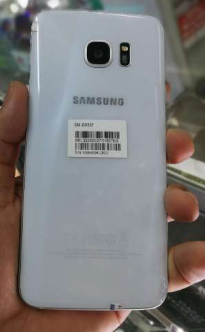 Samsung Galaxy S7 edge Samsung Galaxy S7 edge