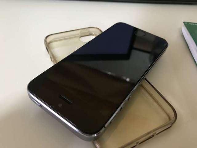 iPhone 5s 32 GB iPhone 5s 32 GB