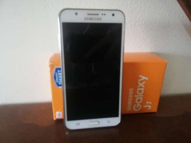 Samsung Galaxy J7 Samsung Galaxy J7