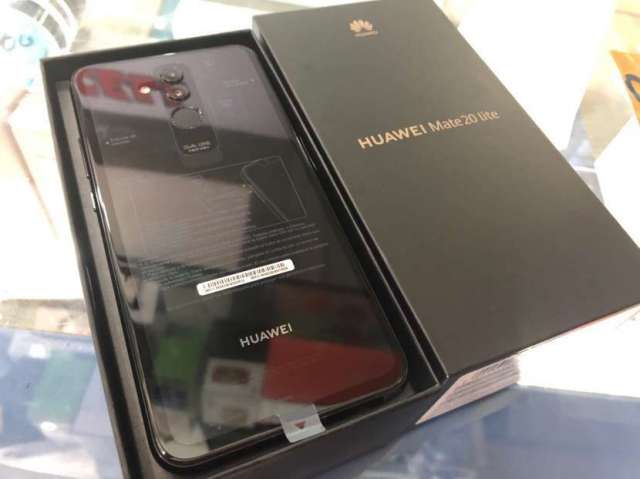 Huawei Mate 20 lite Huawei Mate 20 lite