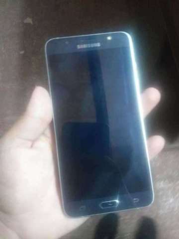 Samsung Galaxy J7 Samsung Galaxy J7